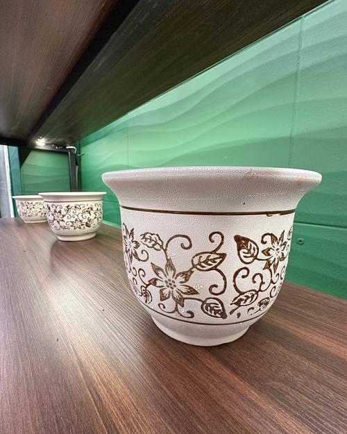 Decorative ceramic pots